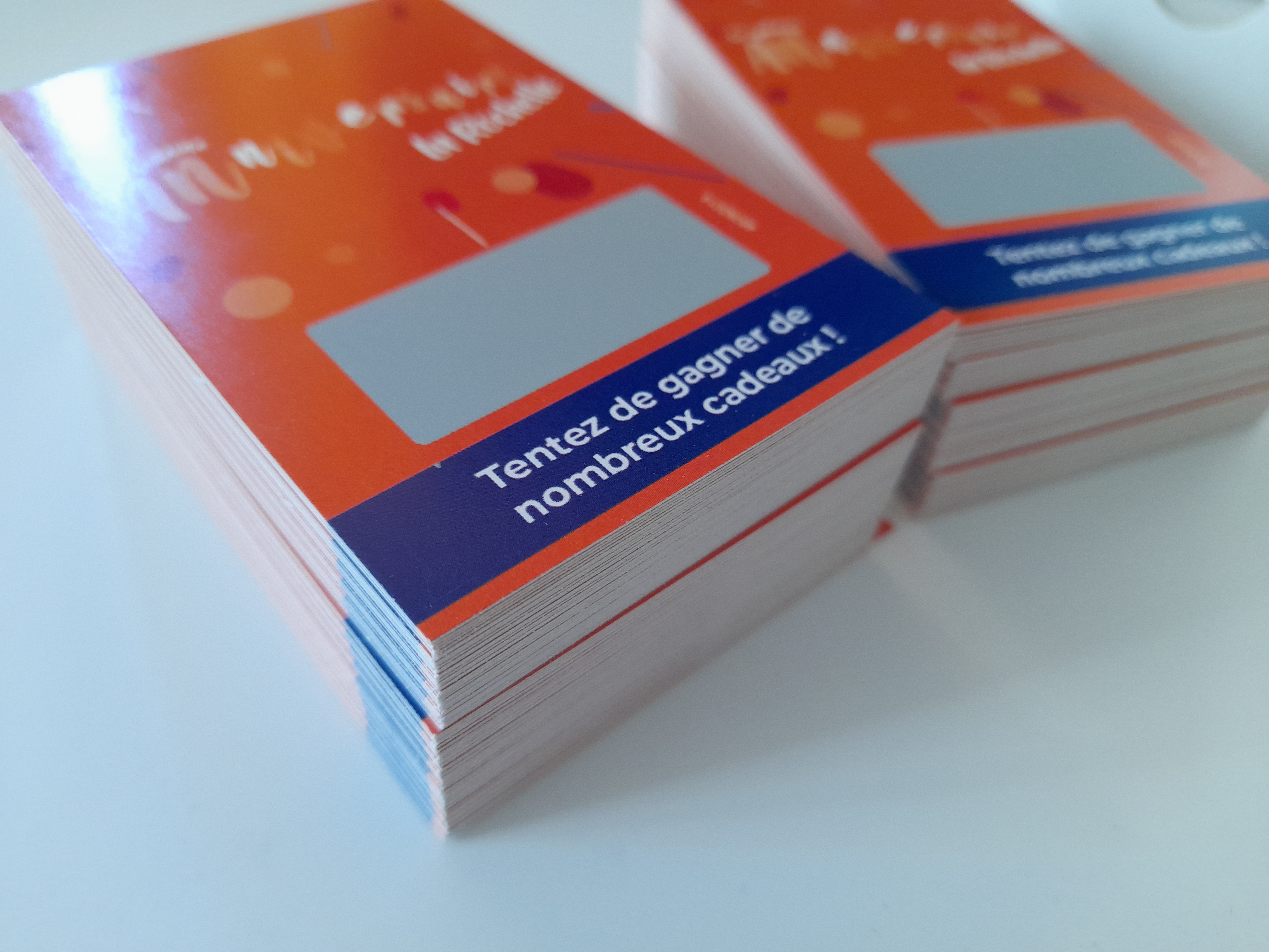 Le marketing est en constante évolution, et les professionnels du secteur ont l’obligation de s’adapter pour rester pertinents. La personnalisation est l’une des tendances les plus importantes du marketing moderne – selon Forbes, elle est importante pour 89% des marketeurs. La personnalisation est également une excellente façon de se démarquer de ses concurrents et de s’assurer que les clients se souviennent de l’entreprise. L’impression papier demeure l’un des meilleurs moyens de personnaliser son marketing. Alors, pourquoi la personnalisation via l’impression papier est toujours le meilleur élément de promotion marketing ?